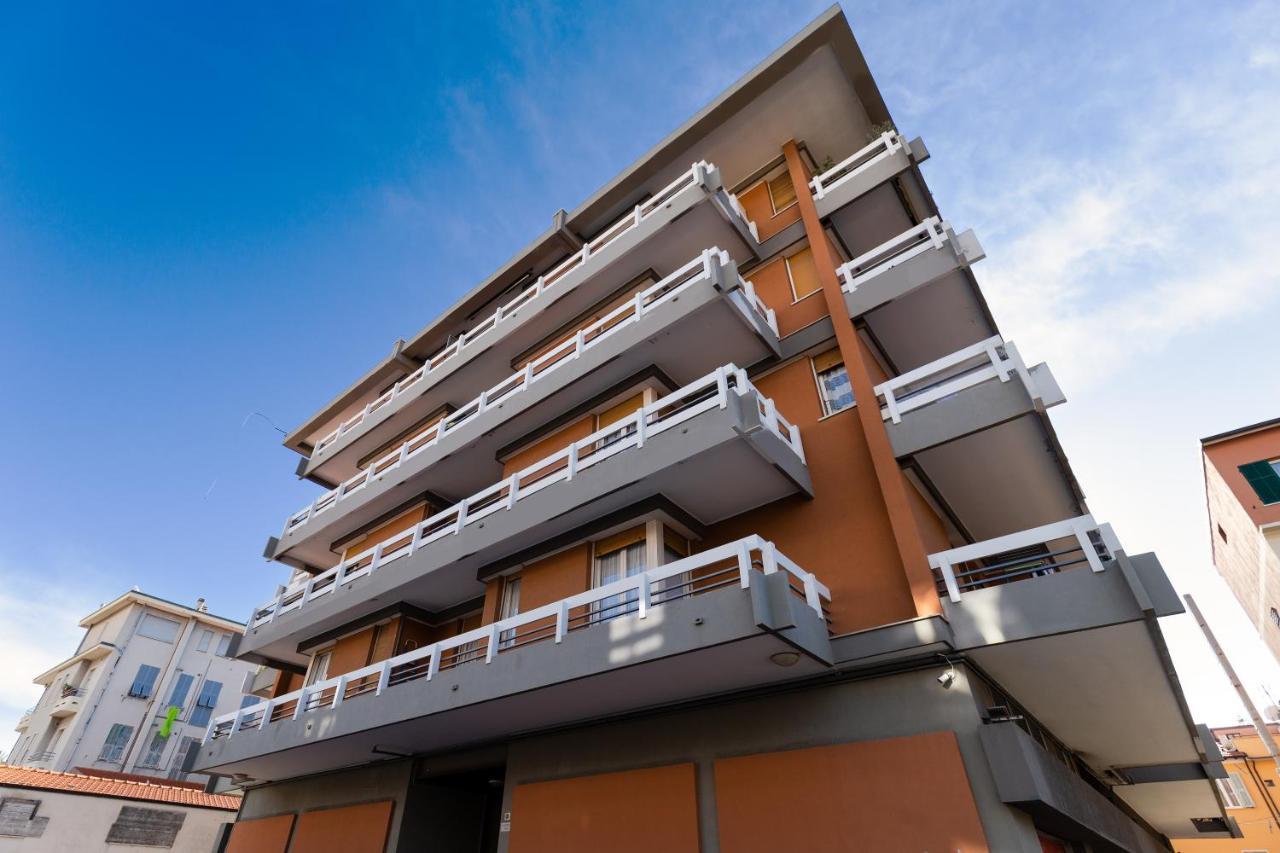 110 - Casa Sole Vista Mare, In Centro 100 Metri Spiaggia Daire Bordighera Dış mekan fotoğraf
