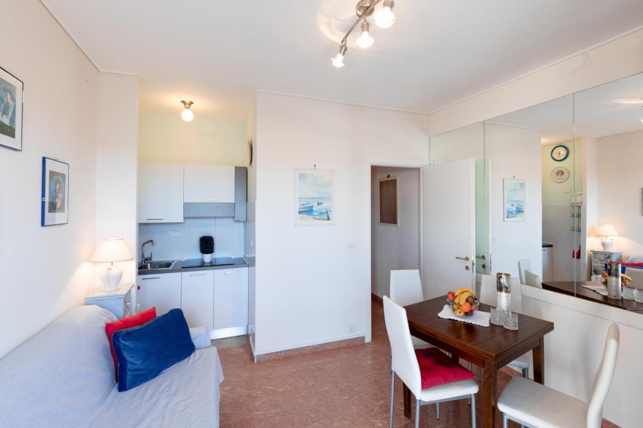 110 - Casa Sole Vista Mare, In Centro 100 Metri Spiaggia Daire Bordighera Dış mekan fotoğraf